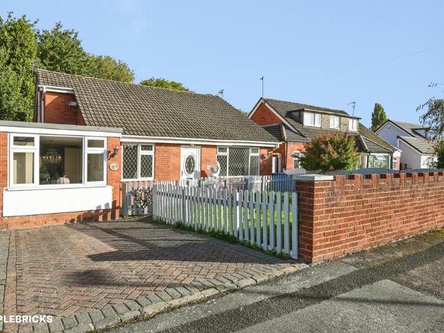 Bungalow for sale in Lingley Green