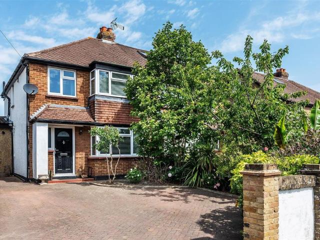 House for sale in Pachesham Park, Surrey