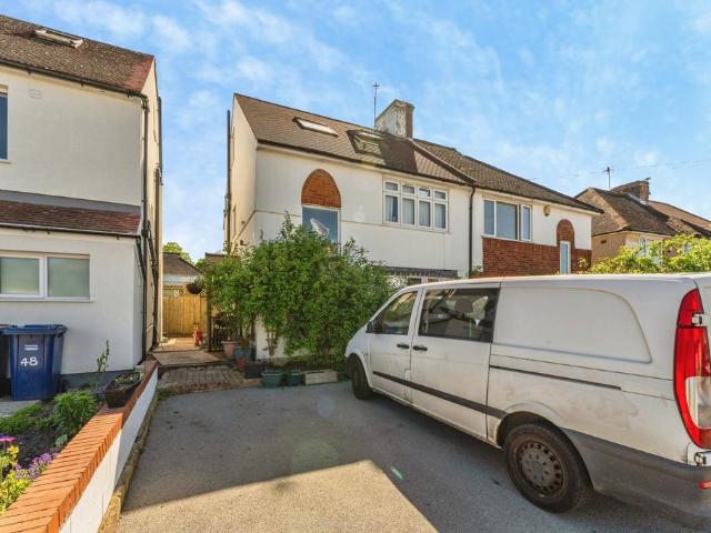 House for sale in Mill Hill, Greater London