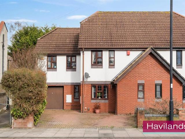 House for sale in Winchmore Hill, Palmers Green
