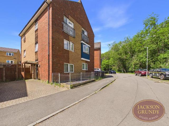 House for sale in Overstone Lodge, Northampton