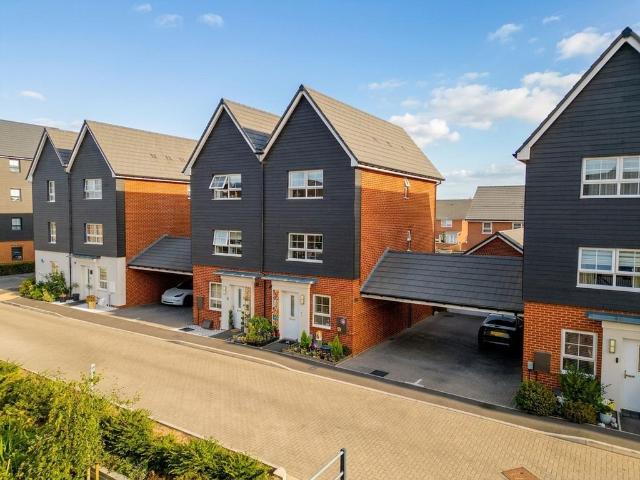 House for sale in Kingsbrook, Buckinghamshire