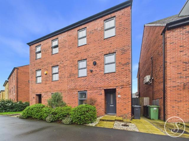 House for sale in Killingbeck, West Yorkshire