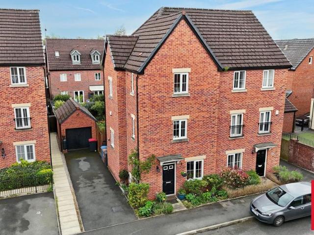 House for sale in Higher Irlam, Salford