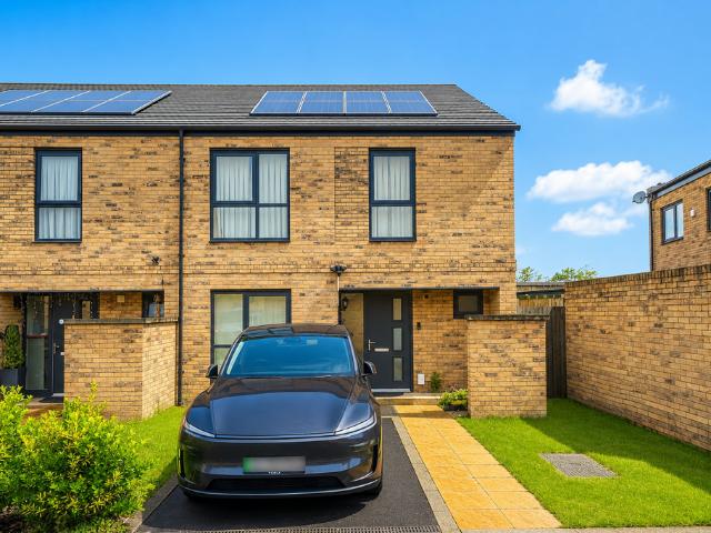 House for sale in Harrow Weald, Greater London