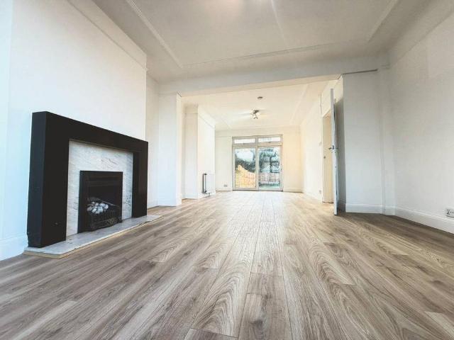 House for sale in Mill Hill, Greater London