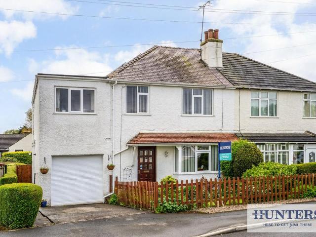 House for sale in Tranmere Park, Guiseley