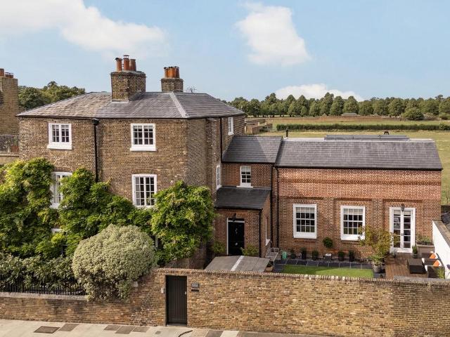 House for sale in Hampton Wick, Greater London