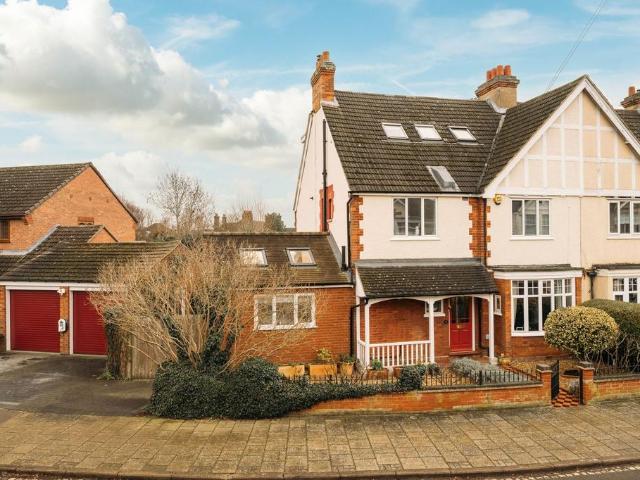 House for sale in Queens Park, Bedford