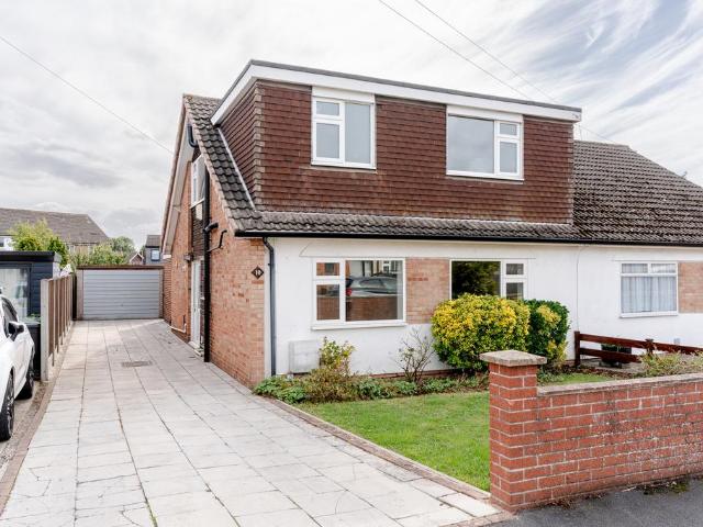House for sale in Stoke Lodge and The Common, Patchway