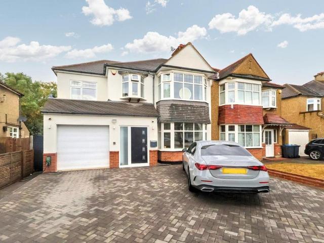 House for sale in London Borough of Croydon, Shirley