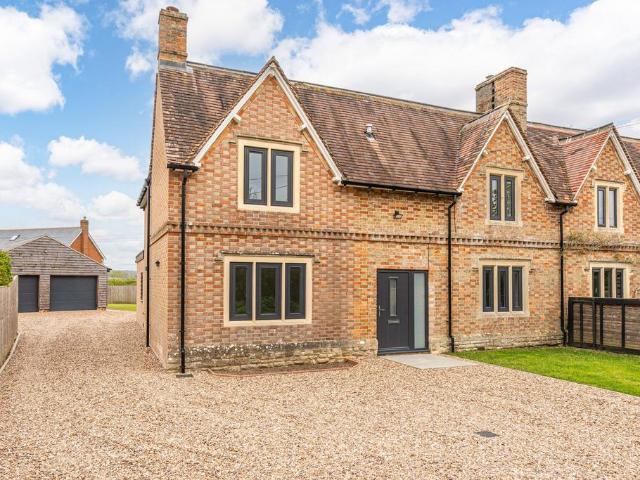House for sale in Dauntsey, Wiltshire