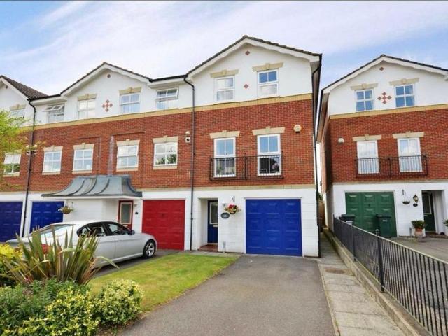 House for sale in Batchworth, Hertfordshire