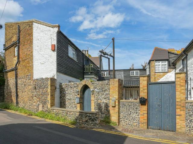 House for sale in Upton, Acol