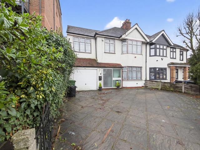 House for sale in Gidea Park, Greater London
