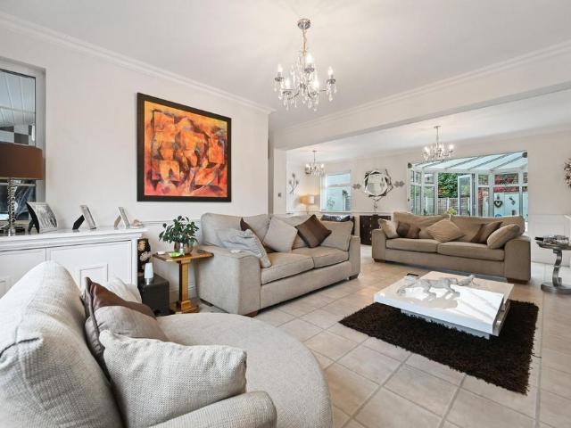 House for sale in London Borough of Ealing, Park Royal