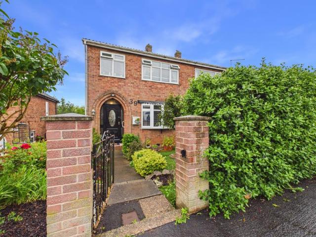 House for sale in Aston cum Aughton, Aston
