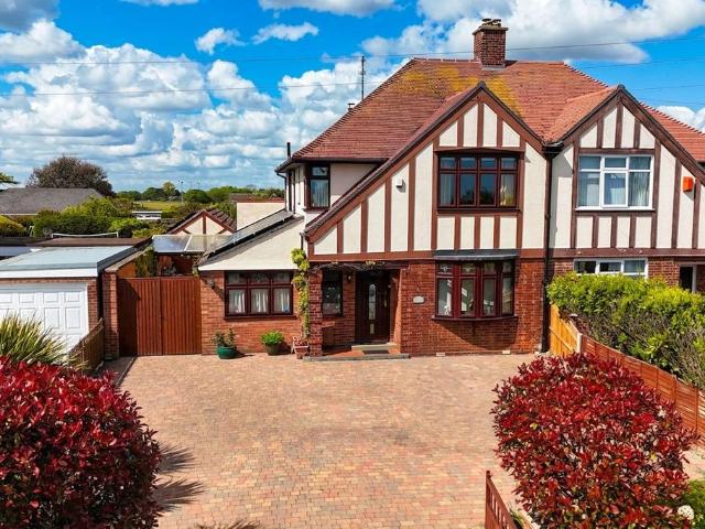 House for sale in Hopton-on-Sea, Stokesby