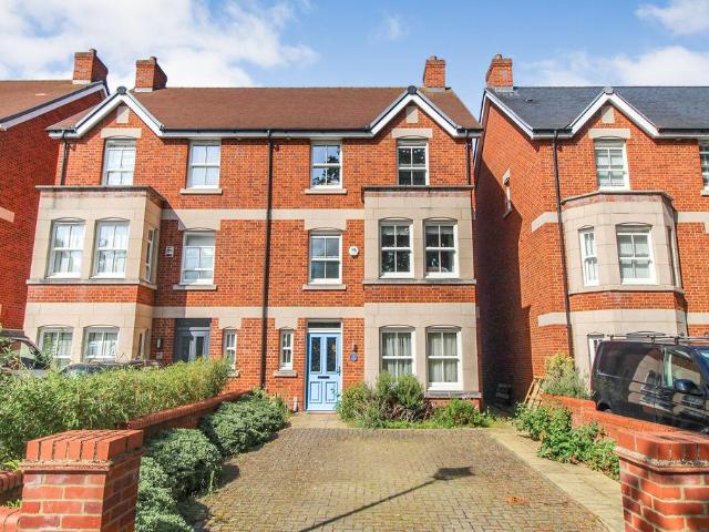 House for sale in Harpur, Bedford