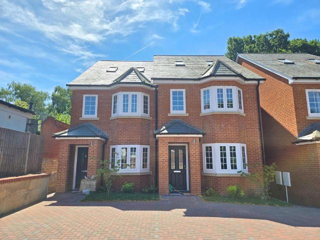 House for sale in Cargate, Aldershot