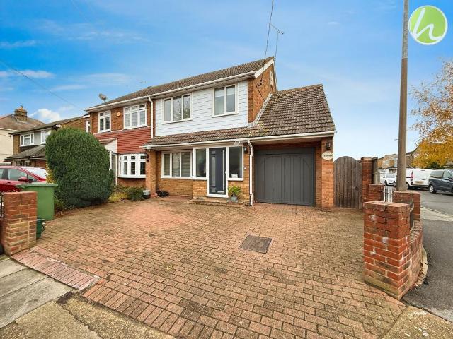House for sale in Stanford-le-hope, Essex