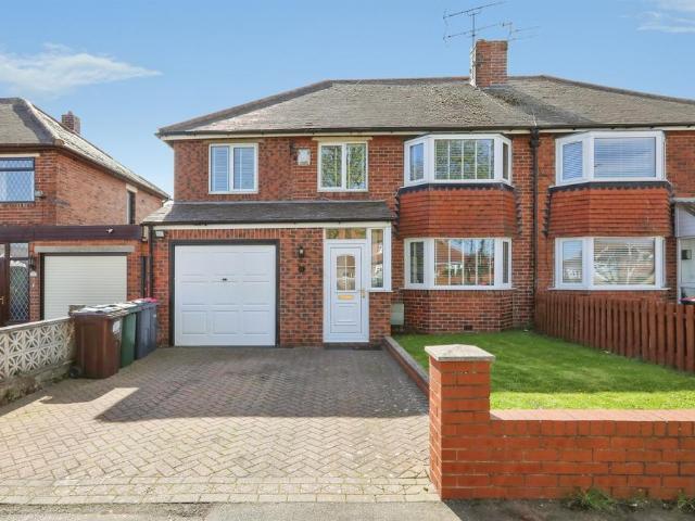 House for sale in Aston cum Aughton, Aston