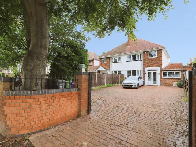 House for sale in Goldthorn Hill, West Midlands