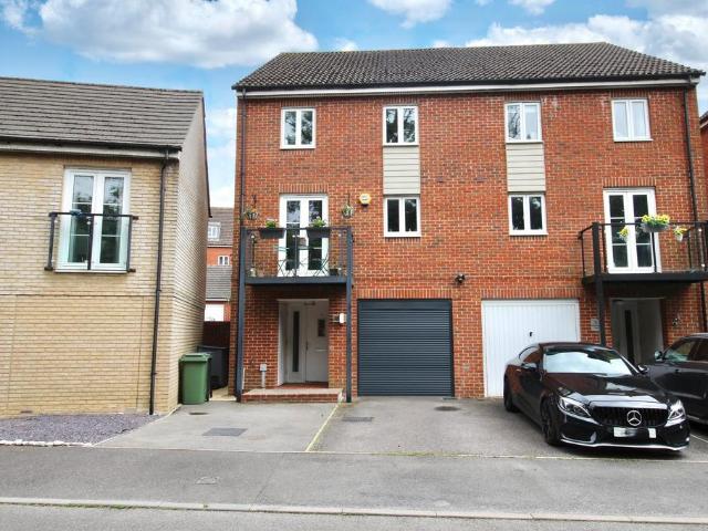 House for sale in Hedge End, Helford