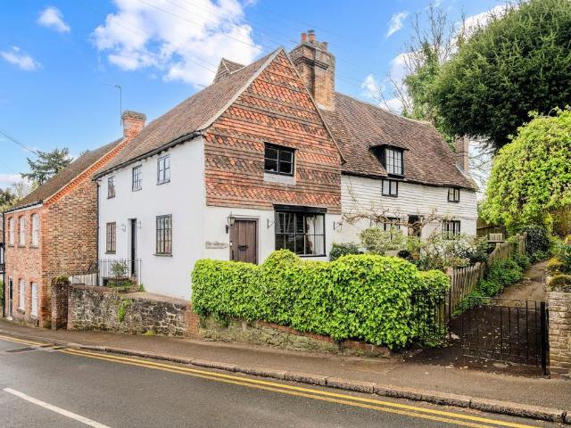 House for sale in Oxted, Hillview