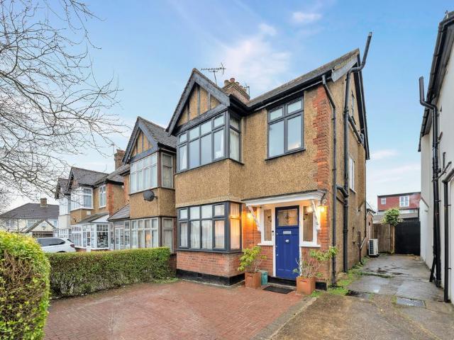 House for sale in Kingsbury, Greater London