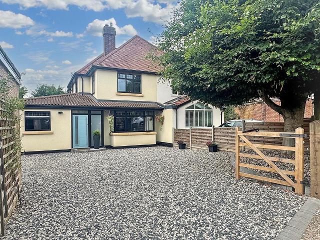 House for sale in Green Close, Warwickshire