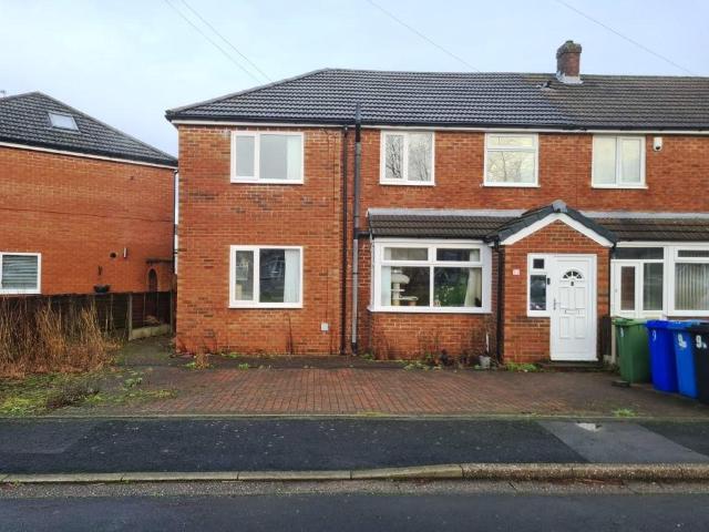 House for sale in Guide Bridge, Greenheys