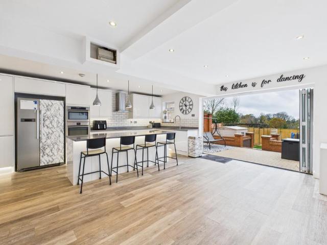 House for sale in Bennetts End, Pouchen End