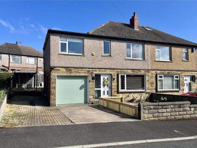 House for sale in Lindley, West Yorkshire