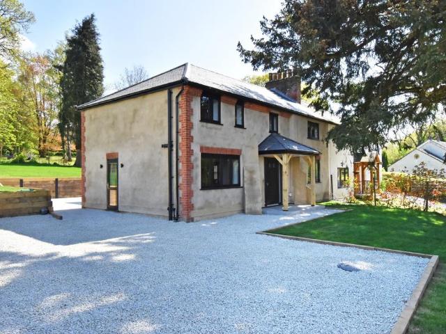 House for sale in The Butts, Kent