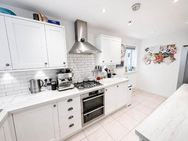 House for sale in Frogmore, Five Acres