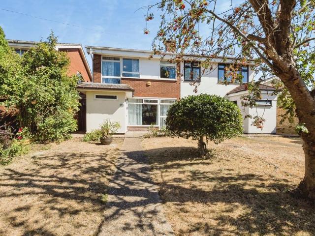 House for sale in Elm Park, Greater London