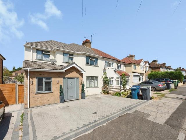 House for sale in Harrow Weald, Greater London