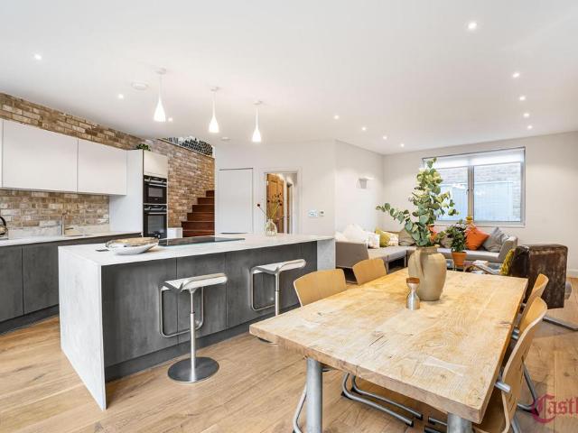 House for sale in Finsbury Park, Greater London