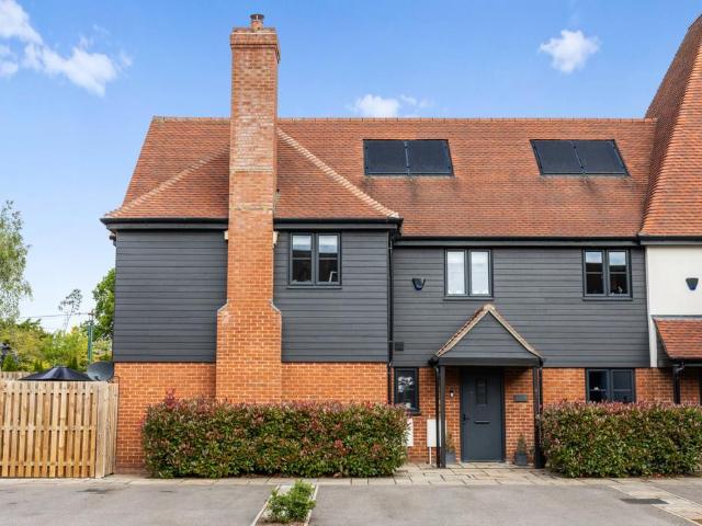 House for sale in Sandown Park, Kent