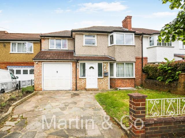 House for sale in London Borough of Croydon, Selsdon