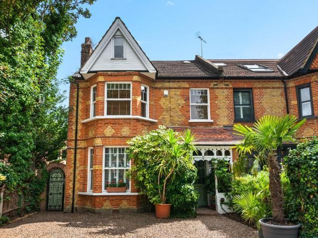 House for sale in London Borough of Ealing, Hanwell