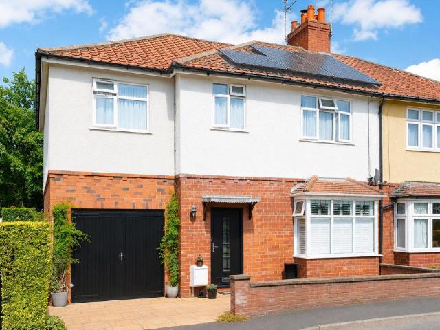 House for sale in Dringhouses, York