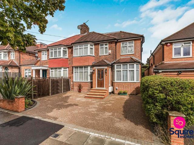 House for sale in Mill Hill, Greater London