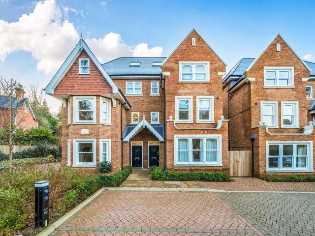 House for sale in London Borough of Croydon, Kenley