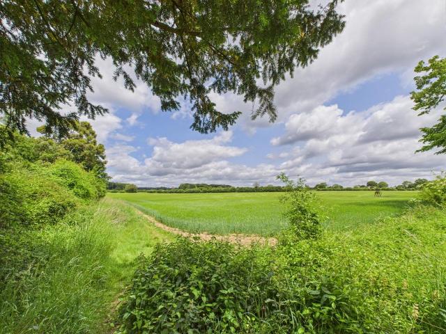 House for sale in Littlecote, West Sussex