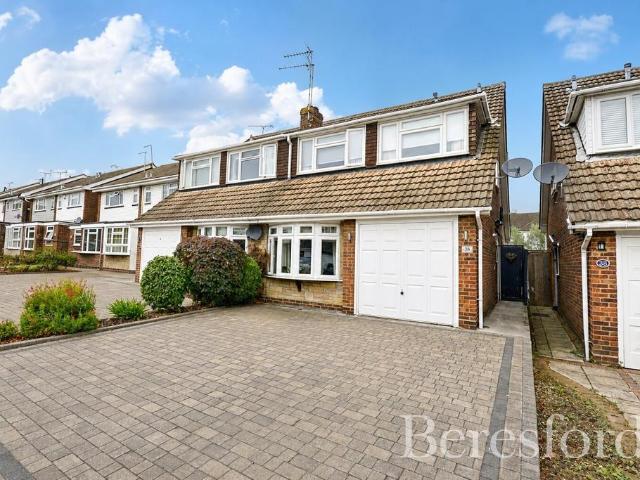 House for sale in Pilgrims' Hatch, Navestock Side