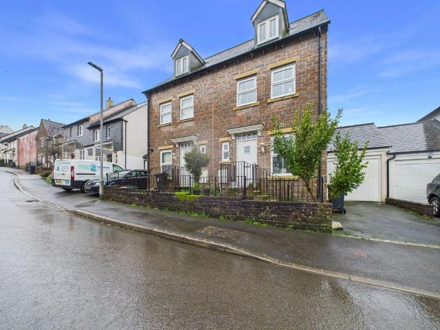 House for sale in Lamellion, Cornwall