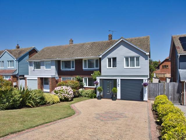 House for sale in Folkestone, Morehall