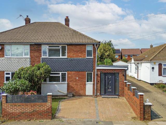 House for sale in Spring Park, Luton